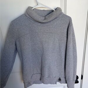 Alo yoga sweatshirt